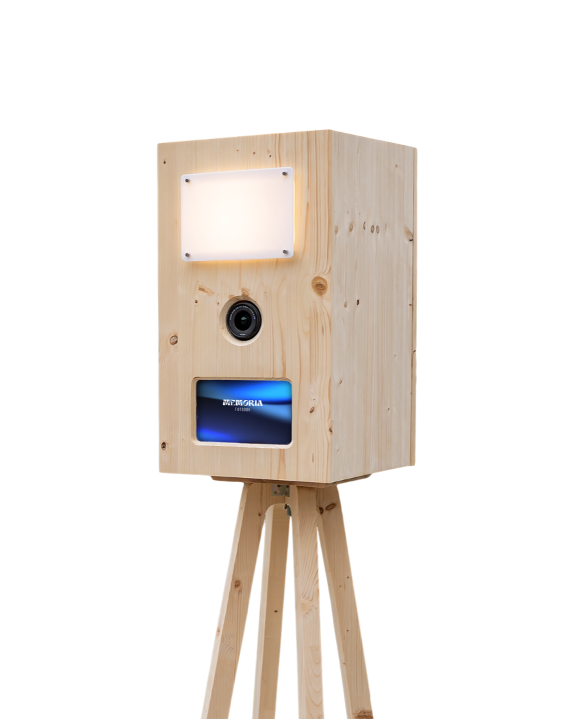 Memoria Fotobox aus Holz auf Holzstativ